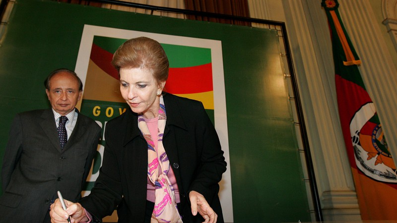 A governadora Yeda Crusius e o ministro das Cidades, Márcio Fortes de Almeida durante a solenidade de assinatura de protocolo de intenções para integração do Sistema de Transporte Público de Passageiros na Região Metropolitana de Porto Alegre, com