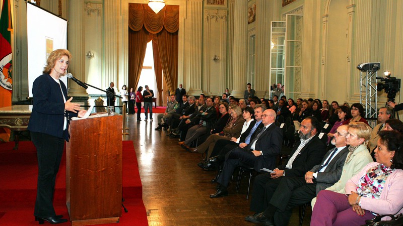 A governadora, Yeda Crusius, durante a solenidade de lan&ccedil;amento da Campanha Estadual Conhecendo a Doen&ccedil;a Falciforme e da apresenta&ccedil;&atilde;o da Pol&iacute;tica Estadual de Aten&ccedil;&atilde;o Integral &agrave;s Pessoas Portadoras da Doen&ccedil;a Falciforme.