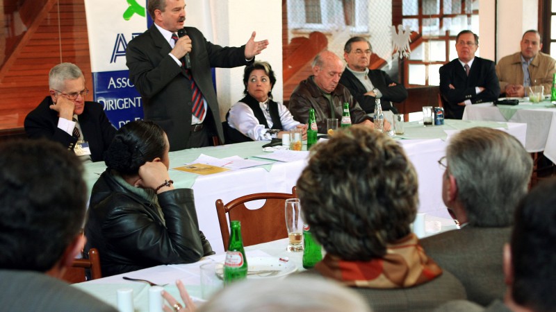 O chefe da Casa Civil, José Alberto Wenzel, palestra para dirigentes Cristãos de Empresas.