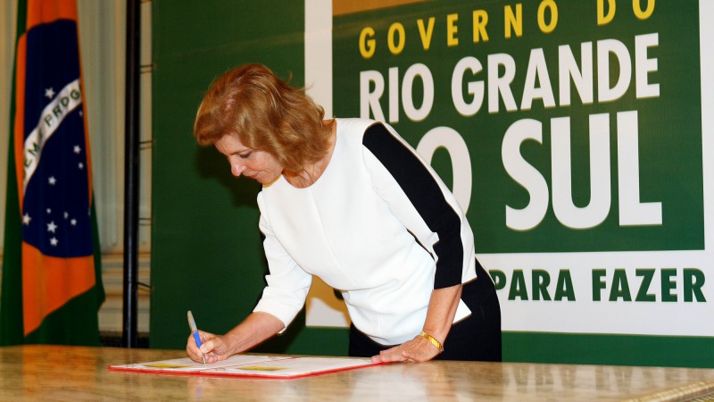 Governadora Yeda Crusius, durante solenidade de assinatura do termo de cooperação entre o Governo do Estado e a Prefeitura de Porto Alegre para regular a composição do Comitê Executivo RS 2014 e os atos de designação dos membros do Comitê Executivo RS