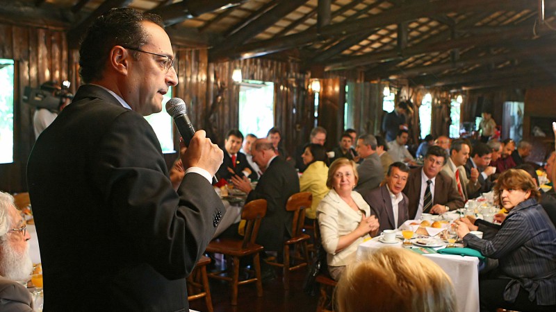 O secret&aacute;rio de Infra-Estrutura e Log&iacute;stica, Daniel Andrade, durante apresenta&ccedil;&atilde;o do programa O Estado na Estrada.