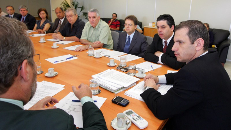 Os secretários de Planejamento e Gestão, Mateus Bandeira e do Turismo, Esporte e Lazer, Jose Heitor Gularte, durante reunião de trabalho do comitê organizador da Copa 2014.