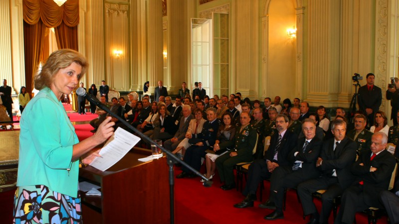 Governadora Yeda Crusius, durante solenidade de outorga da Medalha Negrinho do Pastoreio ao comandante do Comando Militar do Sul, general Jos&eacute; Elito Carvalho Siqueira.
