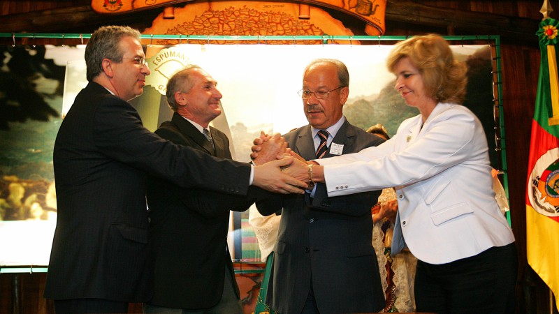 A governadora Yeda Crusius durante o lançamento da campanha publicitária de parceria entre o governo do Estado e o setor Vitivinícola e a assinatura de convênio do Fundovitis.