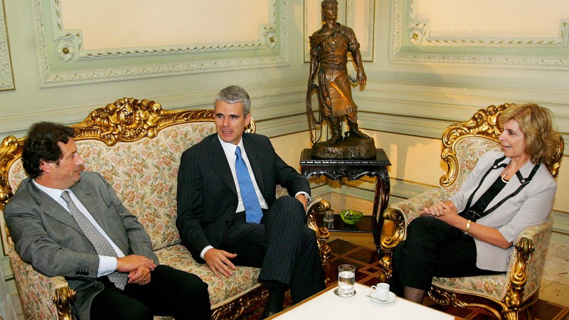 A governadora Yeda Crusius em audiência com o presidente da Braskem, Bernardo Gradin(C), e o vice-presidente de Relações Institucionais da Braskem, Marcelo Lira.