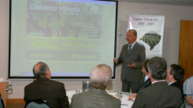 Com crescimento anual de 4% em média, a área de cultivo de uva no Rio Grande do Sul soma 38,5 mil hectares. A informação é da última edição do Cadastro Vitícola, lançado nesta quinta-feira (18), em Porto Alegre. Em relação ao primeiro levantamento
