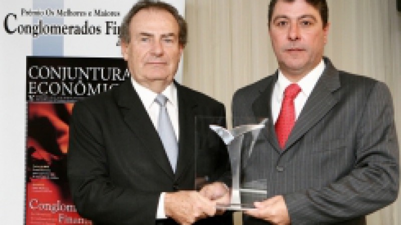 O Banrisul foi escolhido como o Melhor Conglomerado Financeiro do pa&iacute;s no segmento p&uacute;blico em 2007 pela revista Conjuntura Econ&ocirc;mica, editada pelo Instituto Brasileiro de Economia da Funda&ccedil;&atilde;o Getulio Vargas (FGV), do Rio de Janeiro. O presidente do