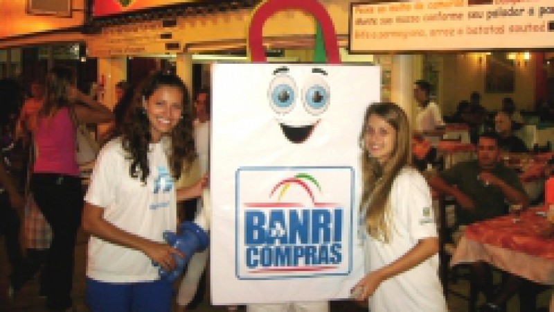 A promo&ccedil;&atilde;o Banricompras Premi&aacute;vel j&aacute; contemplou 1.287 clientes do Banrisul em todo o Estado. O maior cart&atilde;o de marca pr&oacute;pria do Brasil possui uma rede de mais de 66 mil estabelecimentos comerciais cadastrados. Somente neste ano, ocorreram cerca de 24,8