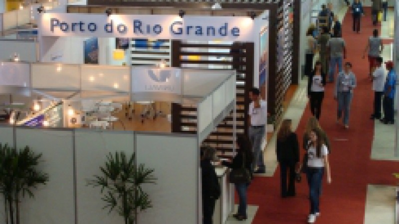 A Superintendência do Porto do Rio Grande (Suprg) está participando da Itajaí Trade Summit 2008, que se iniciou nesta quarta-feira (19) e segue até o dia 21 , das 14h às 22h, no Centro de Promoções Itajaí-Tur. O evento organizado pelo Grupo Net Marinha,