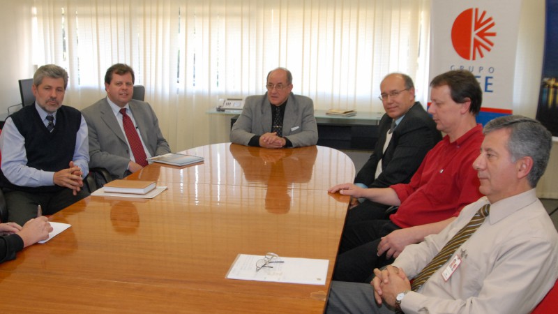 No encontro, foram discutidos os projetos de energia el&eacute;trica que est&atilde;o sendo realizados no Estado     O presidente do Grupo CEEE, Jos&eacute; Francisco Pereira Braga, fez, na tarde desta quarta-feira (14), em Porto Alegre, uma reuni&atilde;o com representantes da