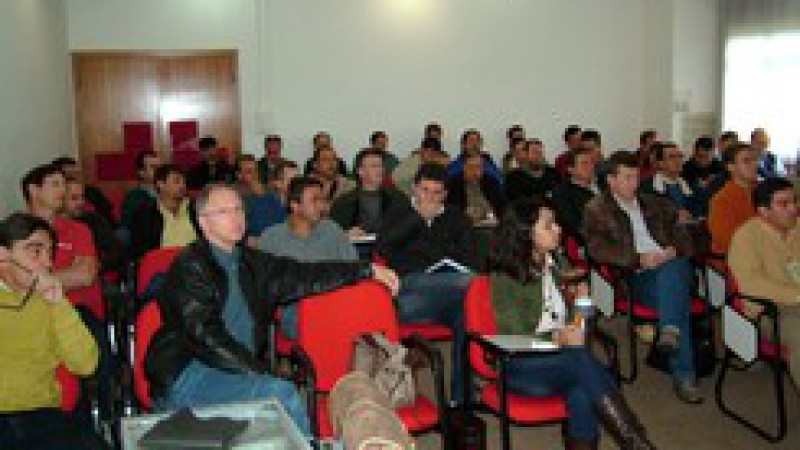 Quarenta e cinco agrônomos do estado estão em Erechim participando do curso de Credenciamento de Responsáveis Técnicos para Certificação Fitossanitária de Origem (CFO) para cítricos, específico para as doenças de cancro cítrico e pinta preta. O