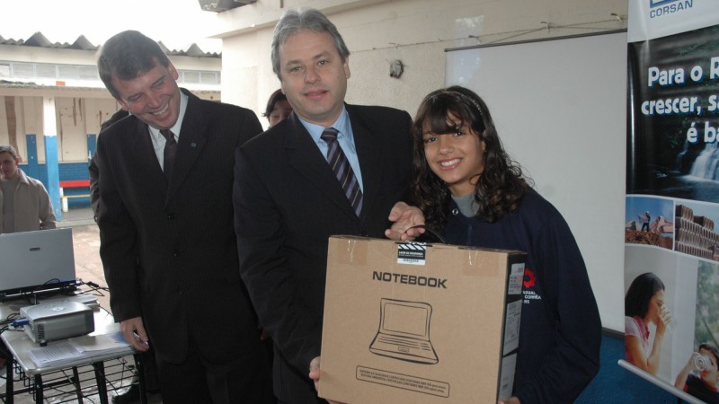 A estudante Giulia Oliveira, 12 anos, da Escola Ant&ocirc;nio Gomes Correa, de Gravata&iacute; foi premiada em primeiro lugar na promo&ccedil;&atilde;o Rep&oacute;rter Mirim, realizada pelo governo do Estado, atrav&eacute;s da Secretaria de Habita&ccedil;&atilde;o, Saneamento e Desenvolvimento Urbano e a