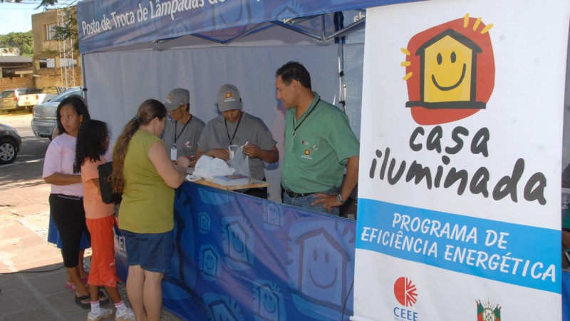 Nesta etapa do projeto, que inicia na segunda-feira (24) em Rio Grande, serão entregues mais de 52 mil lâmpadas para 26 mil clientes de 11 municípios, sendo 10 da região Sul do Estado     O Grupo CEEE inicia na próxima segunda-feira (24), a segunda fase