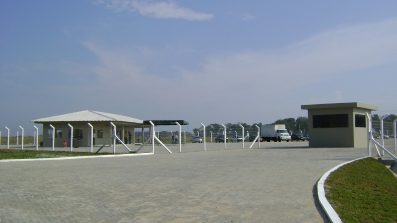 O 10° Batalhão de Engenharia de Construção (10º BEConst) de Lages (SC) inaugurou nesta sexta-feira (25) o novo Pátio de Estacionamento de Caminhões do Porto do Rio Grande. A cerimônia contou com representantes do Exército Brasileiro, de órgãos federais,
