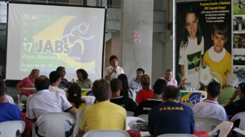 A 17ª edição dos Jogos Abertos Brasileiros (Jabs) iniciou nesta quarta-feira (23), na cidade de Jaraguá do Sul. Já no primeiro dia saem medalhas no judô, natação e atletismo. Os JABs contam com a presença de 1.854 atletas de nove estados brasileiros e