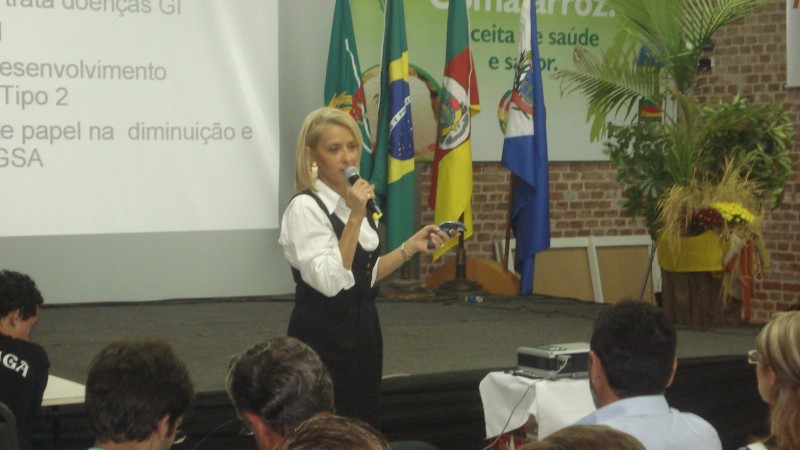 O r&aacute;pido avan&ccedil;o de produtos a base de trigo preocupa a nutricionista Ana Laura Guimar&atilde;es. Em palestra nesta sexta-feira (29), durante a 18&ordf; Abertura da Colheita do Arroz, Ana Laura afirmou que a mudan&ccedil;a no h&aacute;bito alimentar da popula&ccedil;&atilde;o pode aumentar a