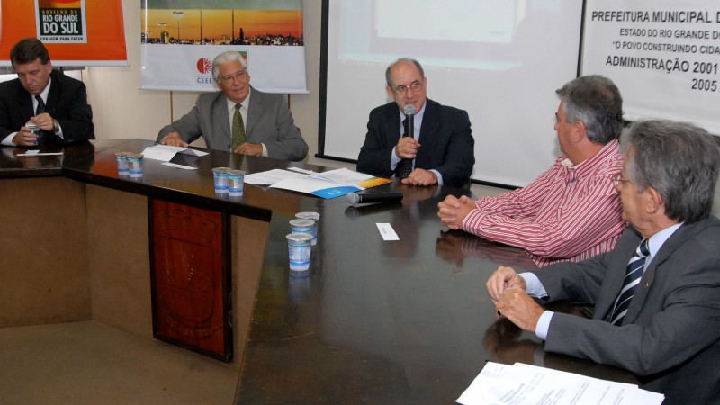 O presidente da CEEE, José Francisco Braga, e o prefeito de Guaíba, Manoel Stringhini, entregaram, nesta terça-feira (29), a obra de ampliação da subestação Guaíba 2, localizada na BR 116, km 204, bairro São Francisco, em Guaíba. O evento, no auditório