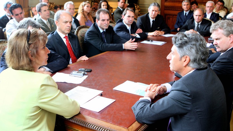 Governadora Yeda Crusius, em audiência com representantes de municípios da Fronteira Oeste.