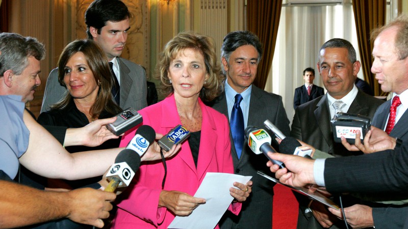A governadora Yeda Crusius concede entrevista coletiva à imprensa após a entrega ao Dnit da licença ambiental prévia (LP) para construção da Rodovia do Parque (BR-448).