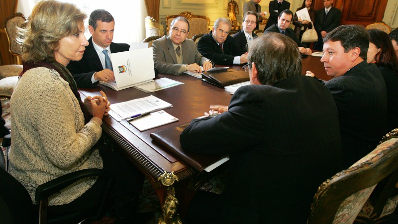A governadora Yeda Crusius em audi&ecirc;ncia com integrantes da Junta de Coordena&ccedil;&atilde;o Or&ccedil;ament&aacute;ria e Financeira do Estado(JUNCOF), em seu gabinete, no Pal&aacute;cio Piratini.