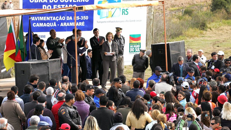 Governadora Yeda Crusius, durante solenidade de autoriza&ccedil;&atilde;o para rein&iacute;cio da pavimenta&ccedil;&atilde;o da RS-350 (Arambar&eacute;/Camaqu&atilde;).