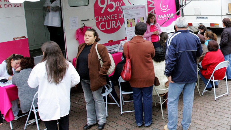 Unidade do Mamamóvel, que oferece a possibilidade da realização exames gratuitos de mamografia, durante a Rua da Cidadania, em Cachoeira do Sul.