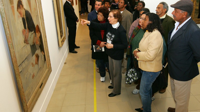 Grupo de Quilombolas visitam a mostra Arte na França: 1860-1960: O Realismo, no Museu de Arte do Rio Grande do Sul - MARGS.