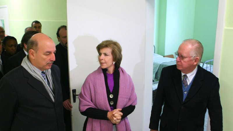 Governadora Yeda Crusius, acompanhada do secretário da Saúde, Osmar Terra e do presidente do Sanatório, José Bonifácio Glass(d), durante visita a ampliação do Centro de Dependentes Químicos do Hospital Parque Belém.
