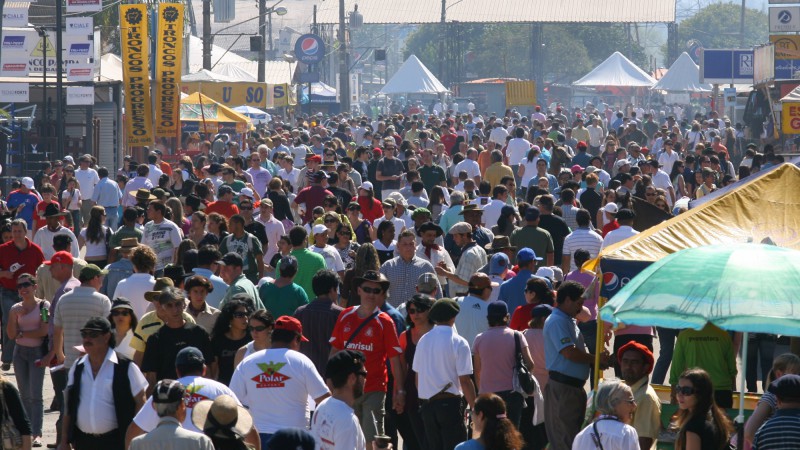 Movimento de Público intenso no Parque de Exposições Assis Brasil, durante a 32ª Expointer.