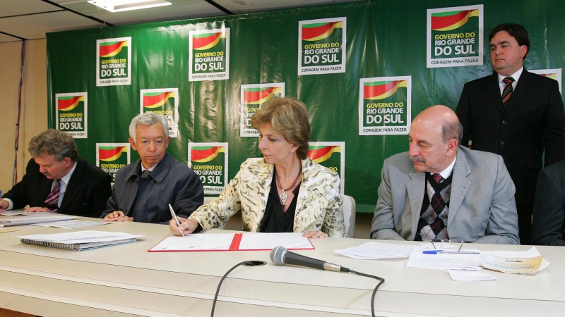 Governadora Yeda Crusius, durante ato de assinatura de decreto que cria o Programa Rem&eacute;dio em Casa para Idosos, no audit&oacute;rio do Centro Administrativo Fernando Ferrari (Caff).