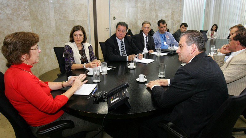 A secretária Geral de Governo, Ana Pellini acompanhada do secretário de Obras, José Carlos Breda, durante reunião com a secretária Nacional da Defesa Civil, Ivone Maria Valente, em Brasília.