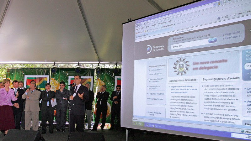 O chefe da Polícia Civil, delegado João Paulo Martins, em seu discurso durante a cerimônia de lançamento, nos jardins do Palácio Piratini, da Nova Delegacia Online(DOL).