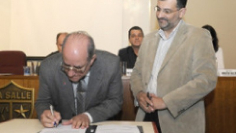 A Companhia Estadual de Geração e Transmissão de Energia Elétrica (CEEE-GT) e a prefeitura de Canoas fecharam parcerias para investimentos e projetos sociais. Nesta sexta-feira (16), foi instalado termo de cooperação com o município para instalação