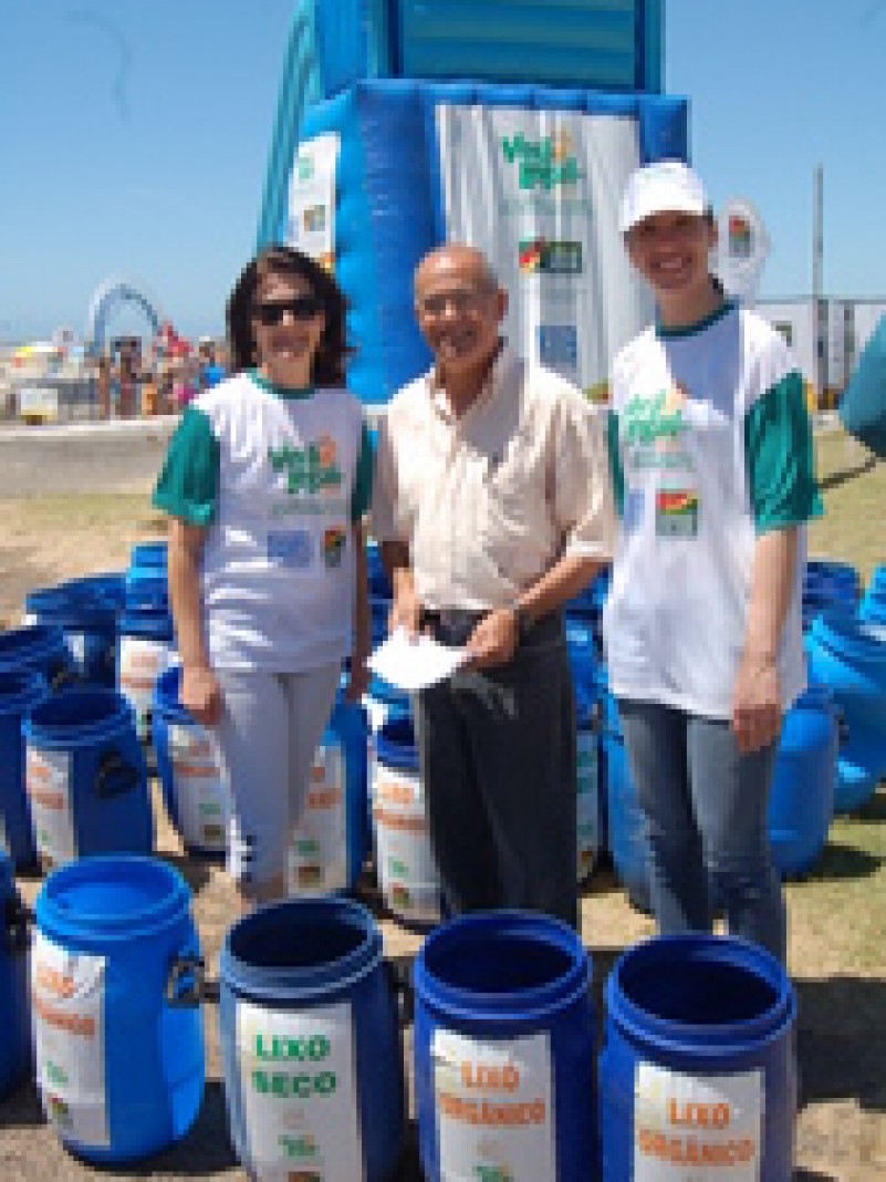 Veranistas do Litoral Norte dispõem nesta temporada, em Capão da Canoa, de 200 lixeiras para lixo orgânico e seco, doadas pela Secretaria Estadual do Meio Ambiente (Sema). Repassado pelo secretário adjunto Giancarlo Pinto, o material foi entregue na