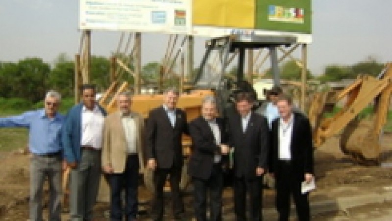 O governo do Estado, através da Secretaria de Habitação, Saneamento e Desenvolvimento Urbano, assinou, nesta quarta-feira(16), ordem de serviço para início de obras da Estação de Tratamento de Esgotos (ETE) de Alvorada, que também vai beneficiar Viamão.