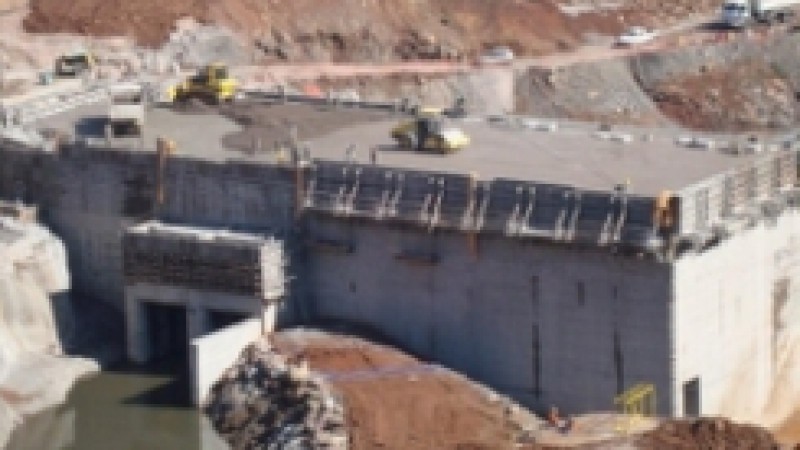 O Banrisul estruturou opera&ccedil;&atilde;o de financiamento no valor de R$ 240 milh&otilde;es para a constru&ccedil;&atilde;o de duas Pequenas Centrais Hidrel&eacute;tricas (PCHs) de propriedade da Hidrot&eacute;rmica, empresa do Grupo Bolognesi. As obras - PCH Cri&uacute;va e PCH Palanquinho -, est&atilde;o sendo