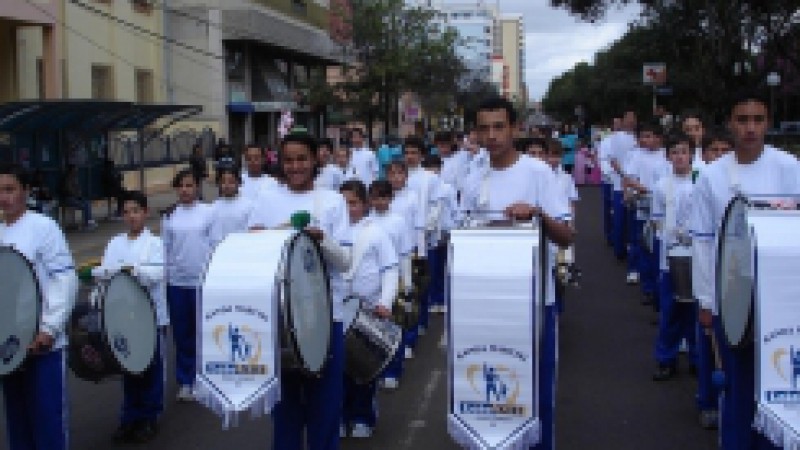 A arteduca&ccedil;&atilde;o sempre foi bandeira da Assist&ecirc;ncia Social Diocesana Le&atilde;o XIII, de Passo Fundo. A entidade disponibiliza, em turno inverso ao da escola, diversas oficinas, nas &aacute;reas de esporte, dan&ccedil;a, m&uacute;sica e artes pl&aacute;sticas, beneficiando crian&ccedil;as e jovens