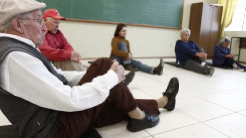 Exercitar a mente e o corpo é o que fazem, uma vez por semana, 17 idosos da Vila Santa Isabel, no município de São Francisco de Paula. As atividades, executadas dentro do Programa Estruturante Emancipar - Todo Mundo é Cidadão desde abril de 2008, contam