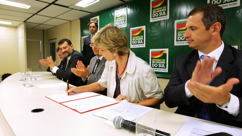 Governadora Yeda Crusius, durante ato de assinatura de protocolo de inten&ccedil;&otilde;es da RS-010 - Rodovia do Progresso - entre Governo do Estado e prefeituras, no audit&oacute;rio do Centro Administrativo Fernando Ferrari (Caff).