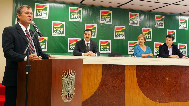 O secretário da Fazenda, Ricardo Englert discursa durante a cerimônia de apresentação do Programa de Refinaciamento de Dívidas de ICMS - Ajustar RS, que busca solucionar problemas de dívidas tributárias de empresas gaúchas.