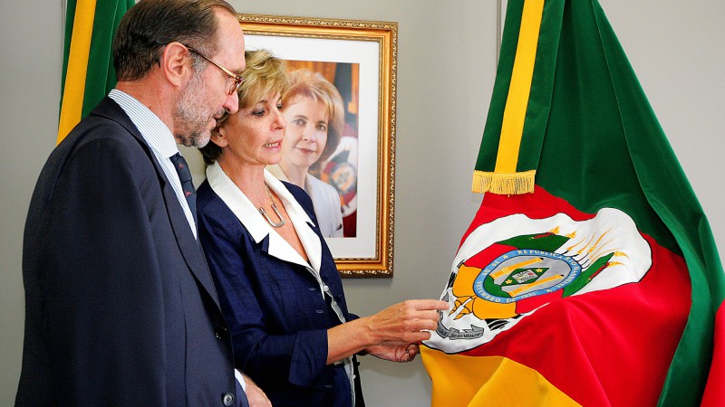 A governadora Yeda Crusius recebe a visita do Embaixador da It&aacute;lia, Gherardo La Francesco.
