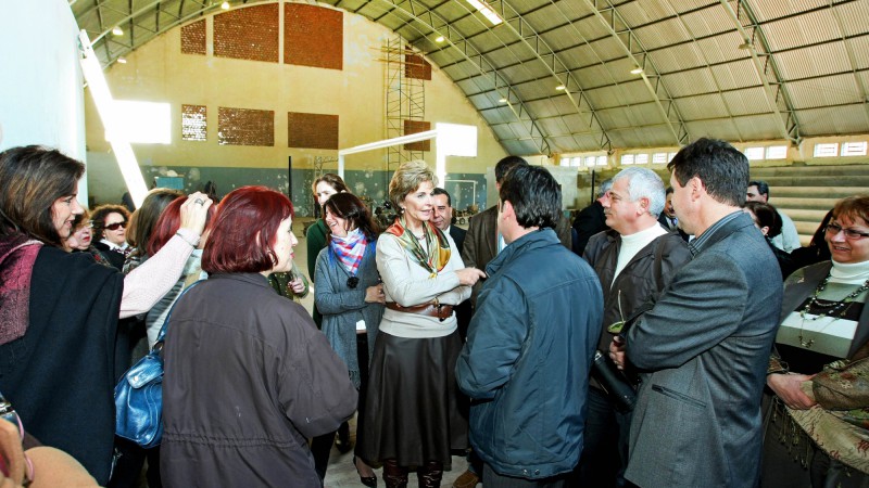 A governadora Yeda Crusius durante vistoria das obras da Escola de 1º e 2º graus Cassiano do Nascimento, em Pelotas.