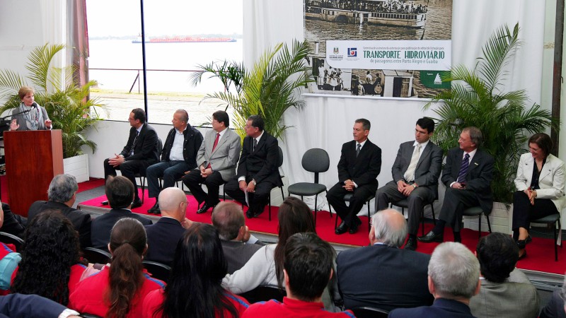 Governadora Yeda Crusius, durante solenidade de assinatura da autorização, para publicação do edital de licitação, para o transporte hidroviário de passageiros entre Guaíba e Porto Alegre e entre Rio Grande e São José do Norte.