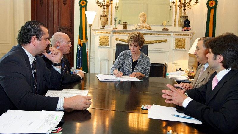 A governadora Yeda Crusius, encaminha &agrave; AL projeto de Lei que cria o Portal e o Conselho da Transpar&ecirc;ncia.