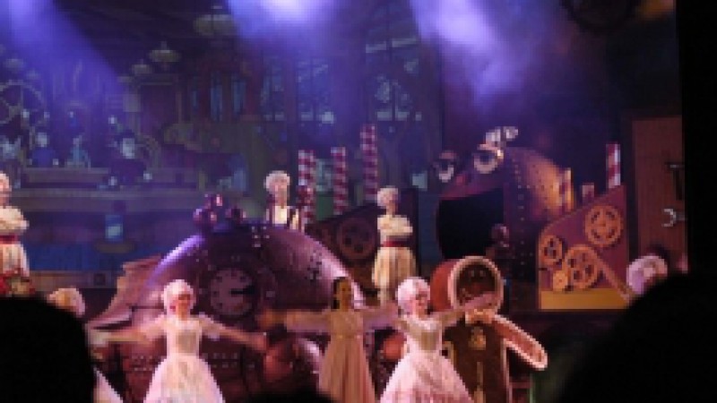 Na serra gaúcha já é Natal. Milhares de pessoas lotaram a cidade de Gramado nesse final de semana com o início da programação do Natal Luz 2010. A convite da Comissão Organizadora do evento, o Governo do Estado esteve representado pelos secretários de