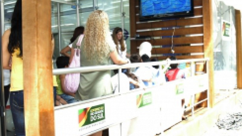 Os visitantes da 56&ordf; Feira do Livro poder&atilde;o participar das atividades de educa&ccedil;&atilde;o para o tr&acirc;nsito promovidas pelo Detran/RS. As a&ccedil;&otilde;es, que tiveram in&iacute;cio no dia 30, acontecem em dias alternados, das 14h30min &agrave;s 17h30min, no Espa&ccedil;o do Governo do Estado na