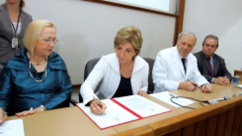 A transmissão à distância de eletrocardiogramas e orientação terapêutica especializada em casos graves ganha uma nova estrutura a partir desta quinta-feira (30), com a inauguração, pelo Governo do Estado, da nova sede do Centro de Telessaúde, no