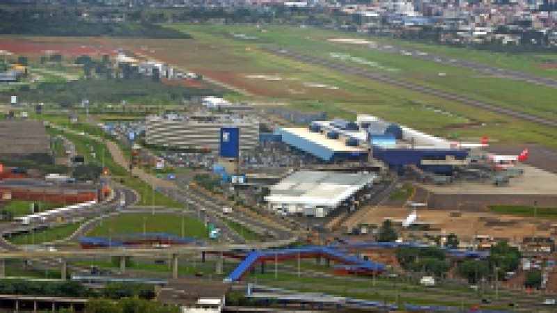 A governadora Yeda Crusius formalizou, na tarde desta segunda-feira (9), convênio com a Empresa Brasileira de Infraestrutura Aeroportuária (Infraero), representada pelo superintendente Jorge Herdina, para assegurar a ampliação e qualificação do Aeroporto