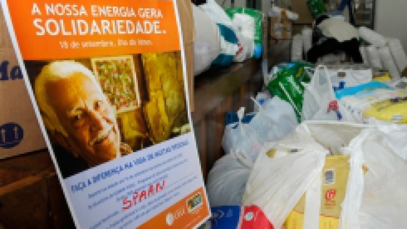 Seguindo o espírito de solidariedade inerente ao trabalho voluntário, o Ilumine Vidas, programa de voluntariado corporativo do Grupo CEEE, realiza, até 30 de junho, a Campanha do Agasalho interna, com o lema Solidariedade não tem tamanho. A finalidade do