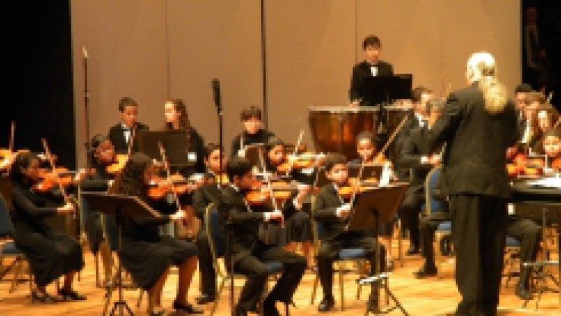 A forma&ccedil;&atilde;o de novas plateias para a m&uacute;sica erudita &eacute; a meta da Orquestra Sinf&ocirc;nica de Porto Alegre (Ospa), funda&ccedil;&atilde;o da Secretaria de Estado da Cultura, atrav&eacute;s do Projeto Ospa de Educa&ccedil;&atilde;o Musical Aplicada (Poema). Implementada em 2003, a proposta difunde